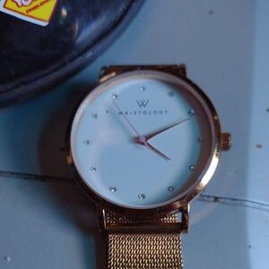 Women's Rose Gold Mesh Strap Watch - White Dial